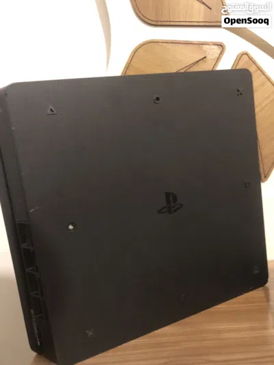 سلم ps4 للبيع مش مفتوح معاه 3 يدين و خيط باور 2