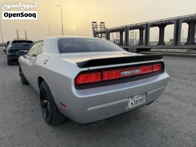Dodge Challenger SXT 2