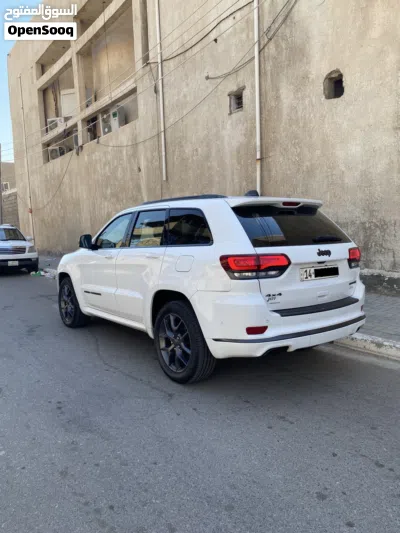 جیپ گراند چێرۆکی Laredo 2
