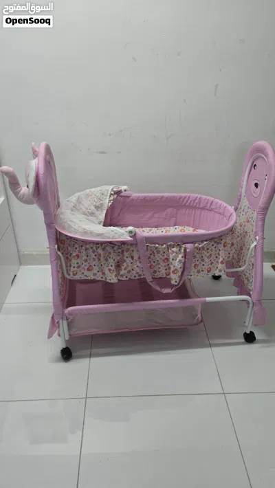Baby crib.. 4