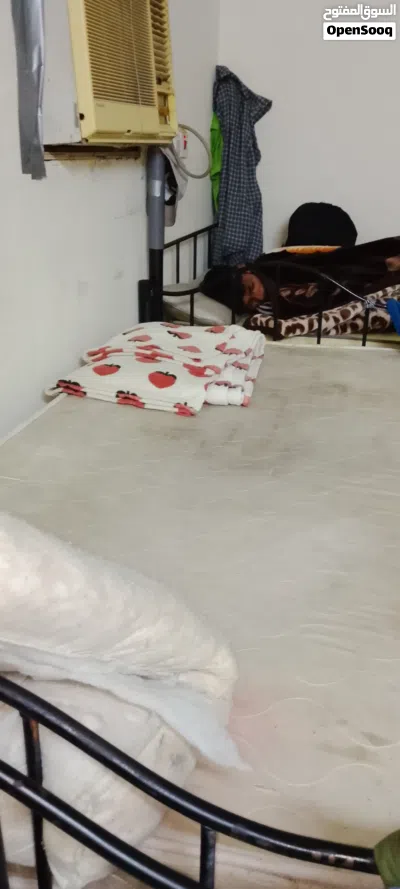bed space available for Pakistani 2