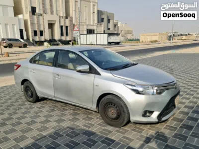 Toyota Yaris E 2