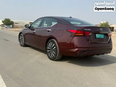 Nissan Altima SV 2