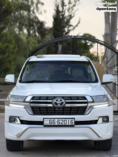 Toyota Land Cruiser GXR 2