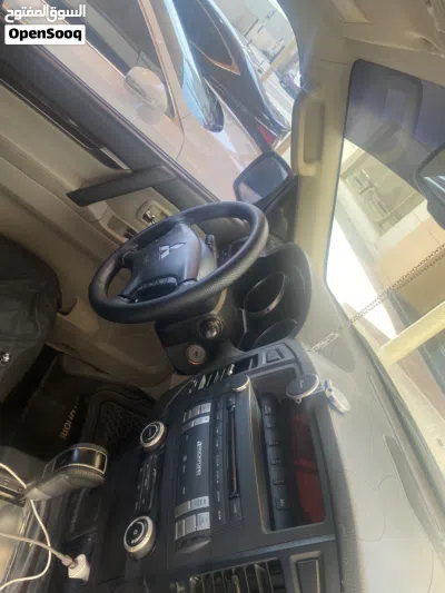 ميتسوبيشي باجيرو Standard 4