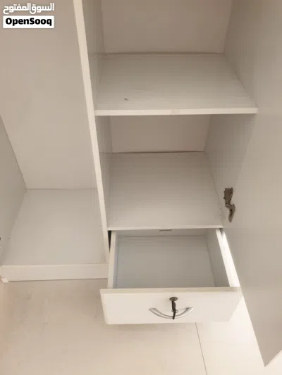 Wooden Wardrobe with Drawer & Keys - Good Condition خزانة ملابس 4