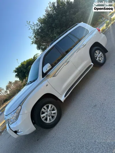 Toyota Land Cruiser VXR 2