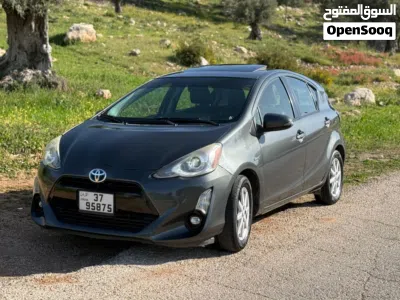 Toyota Prius Prius C 3