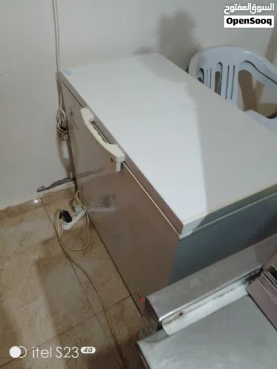السلام عليكم يوجد بضاعة محل دجاح 2فريز وتلاجة عرض ومكيف12 2