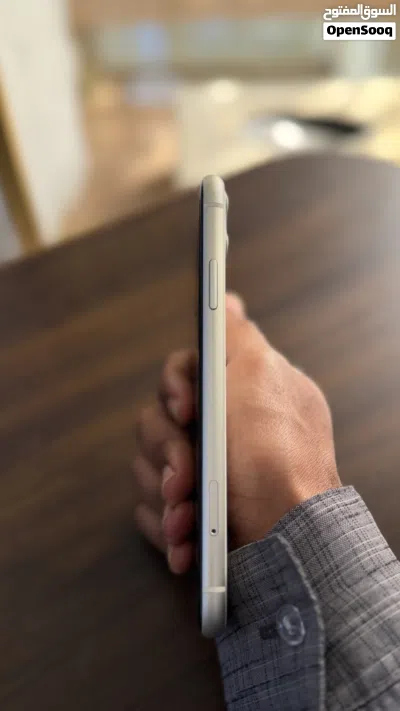 آيفون 11 العادي ابيض 2