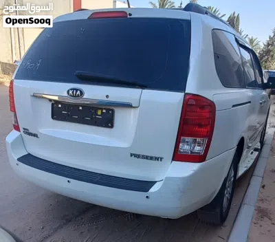 Kia Carnival LX 4