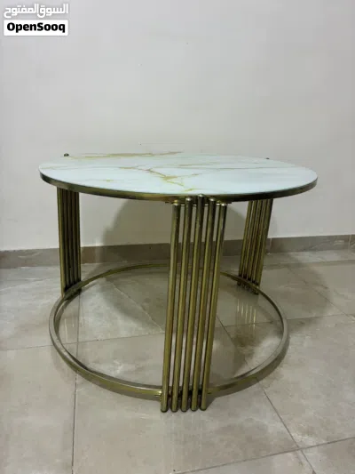 طاولة وسط بحالة ممتازة 3
