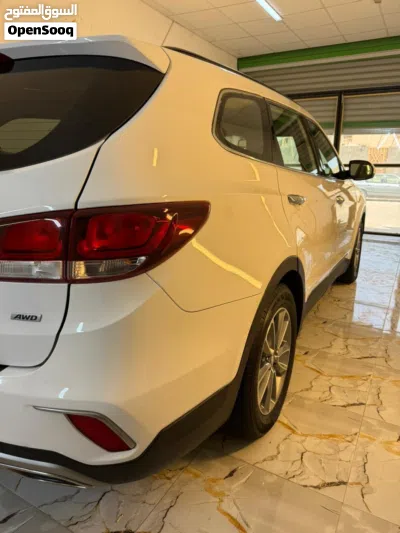 Hyundai Grand Santa Fe 4