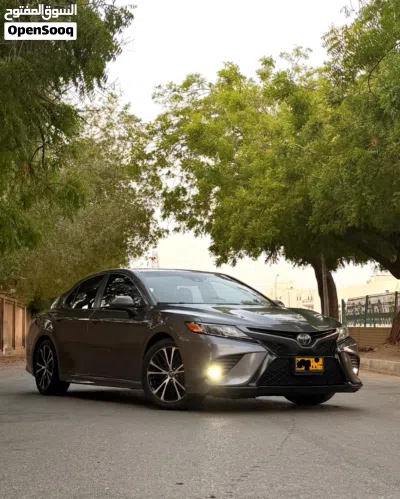 Toyota Camry SE 2