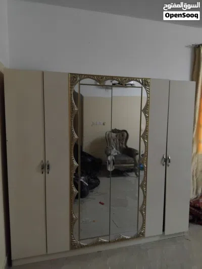 غرفة نوم مستعمل مع سرير ودولاب 3
