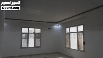 فلة للبيع حديثة خلف مدينة سلطان هيثم مباشرةً، معبيلة الثامنة. 3