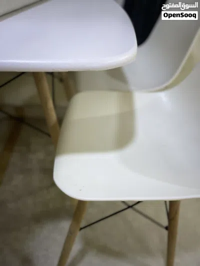 طاولة مع كراسي طعام 3