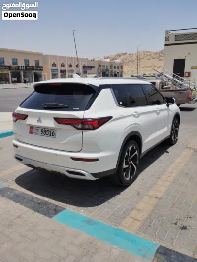 ميتسوبيشي اوتلاندر Standard 4