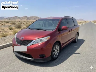 Toyota Sienna LE 2
