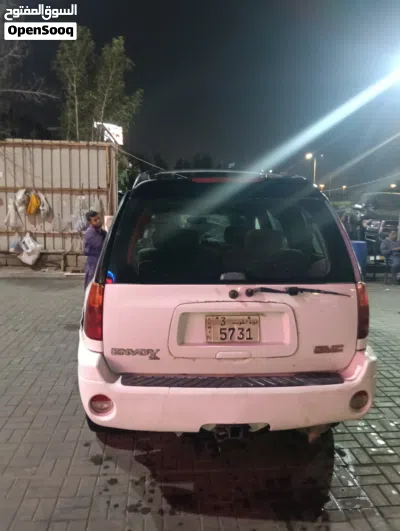 GMC Envoy Denali 2