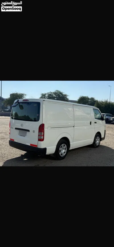 Toyota Hiace Cargo 3
