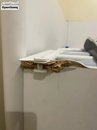 تخت مستعمل للبيع اللون الابيض بس فيه كسر بسيط لا ياثر على التخت للتواصل على الخاص او على الرقم. 4