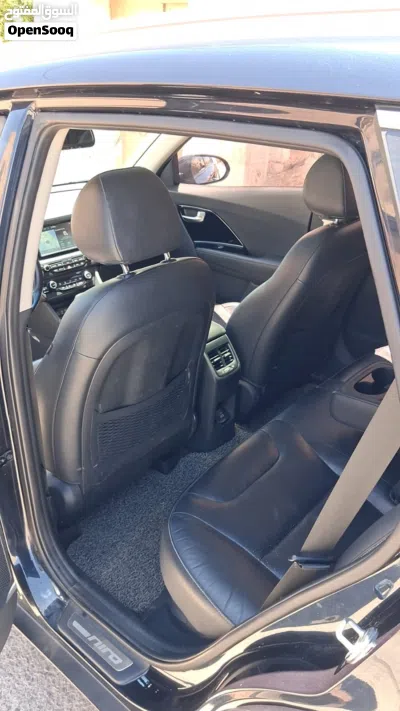 Kia Niro SX Touring 4