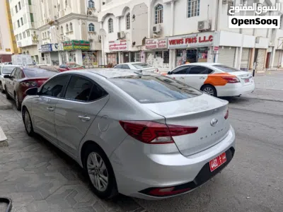 Hyundai Elantra SE 2