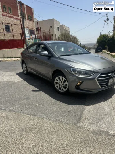 Hyundai Elantra Standard 2