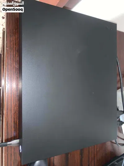 اكس بكس ون اكس طبعا الجهاز بحاله الوكااااله بسعررررررر حررررررق 115د بحارجك اذا لقيت بنظافه الجهاز 2
