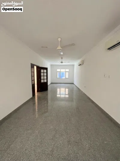 Villa for rent in a complex in alhail south/ فيلا للايجار داخل مجمع سكني في الحيل الجنوبية 2