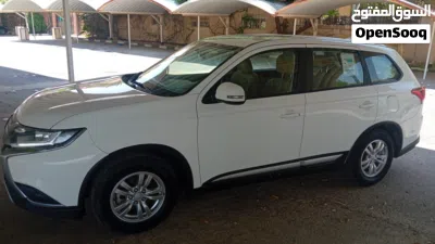 Mitsubishi Outlander Standard 3