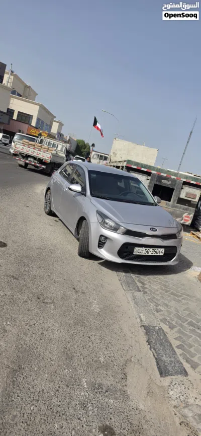كيا ريو Standard 3