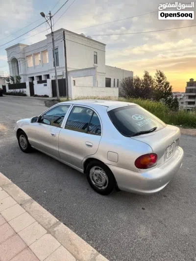 Hyundai Accent Standard 3