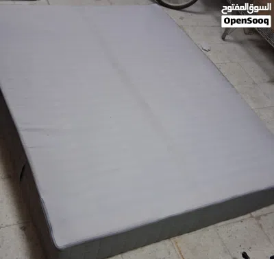 مرتبه طبيه خامه ممتازه بس تحتاج نظافه مقاس 160×2 تلفزيون باناسونيك 50 انش شوايه كهربائيه 3