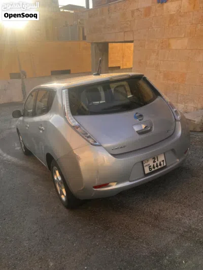 نيسان ليف SV 4