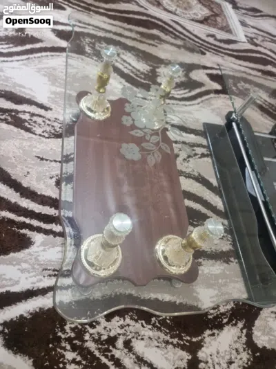 طاولتين وسط زجاج كبار جدا وطاولتين سرفيس خشب 2