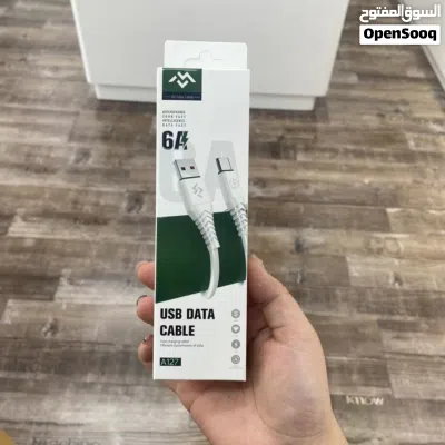 بور بانك ووصلات جوال وسماعات ايفون 4