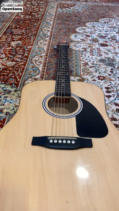 للبيع جيتار Squier SA-150 الأصلي بحالة جيدة جدًا، مناسب للمبتدئين ومحبي العزف، بسعر ممتاز. 2