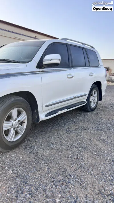 Toyota Land Cruiser GXR 2