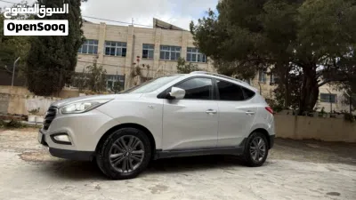 Hyundai Tucson GL Plus 3