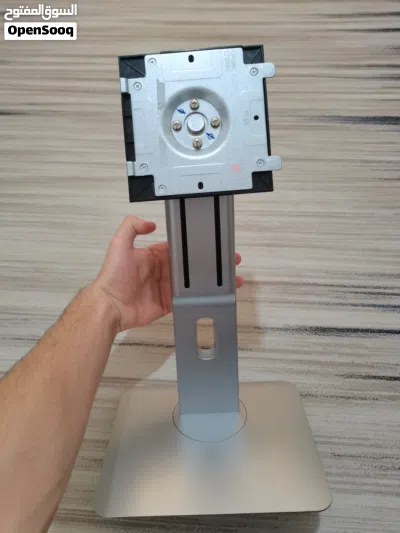 شاشة DELL نظيفة تمام بدون اي مشاكل في الصورة تدعم منفذ DP مع ستاند خاص فيها 60HZ. 24 Inch 4