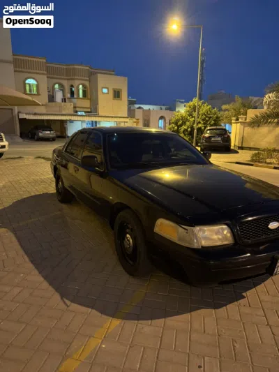 Ford Crown Victoria Standard 2
