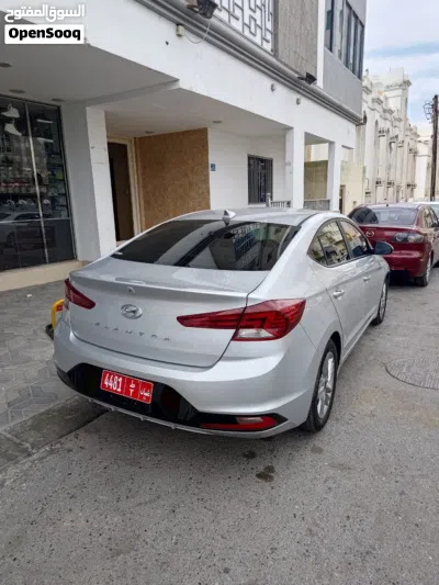 Hyundai Elantra SE 3
