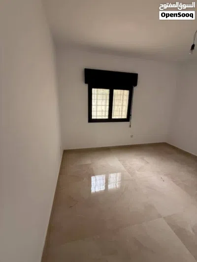 شقه للبيع في عمارات 7000 قاريونس الطابق الأرضي 2