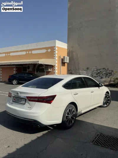 Toyota Avalon XLE 2
