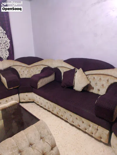 كنب غرفه مستعمل نضيف مع طاوله كبيره واربعه صغار وبردايتين مع قطعهم وتعليقه 3