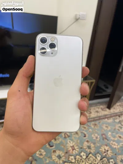 ايفون 11برو نضيف 2