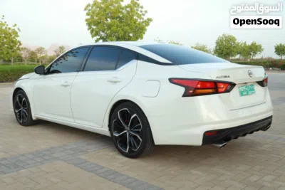 Nissan Altima SR 2