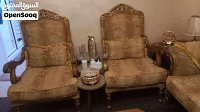 طقم كنب 7 مقاعد مع طاولات للبيع 4